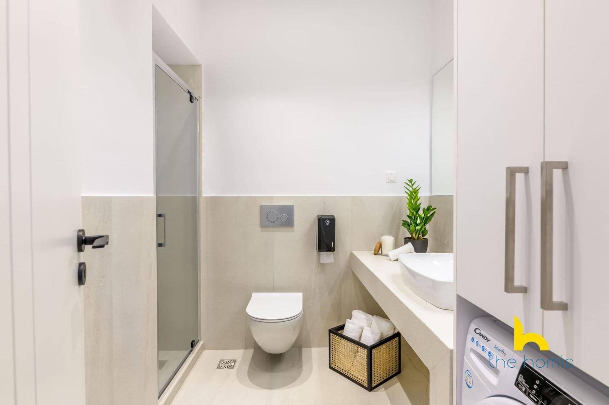 Sun-Splashed 2-Bdr Corner Apartment With Hillside Views! أثينا المظهر الخارجي الصورة