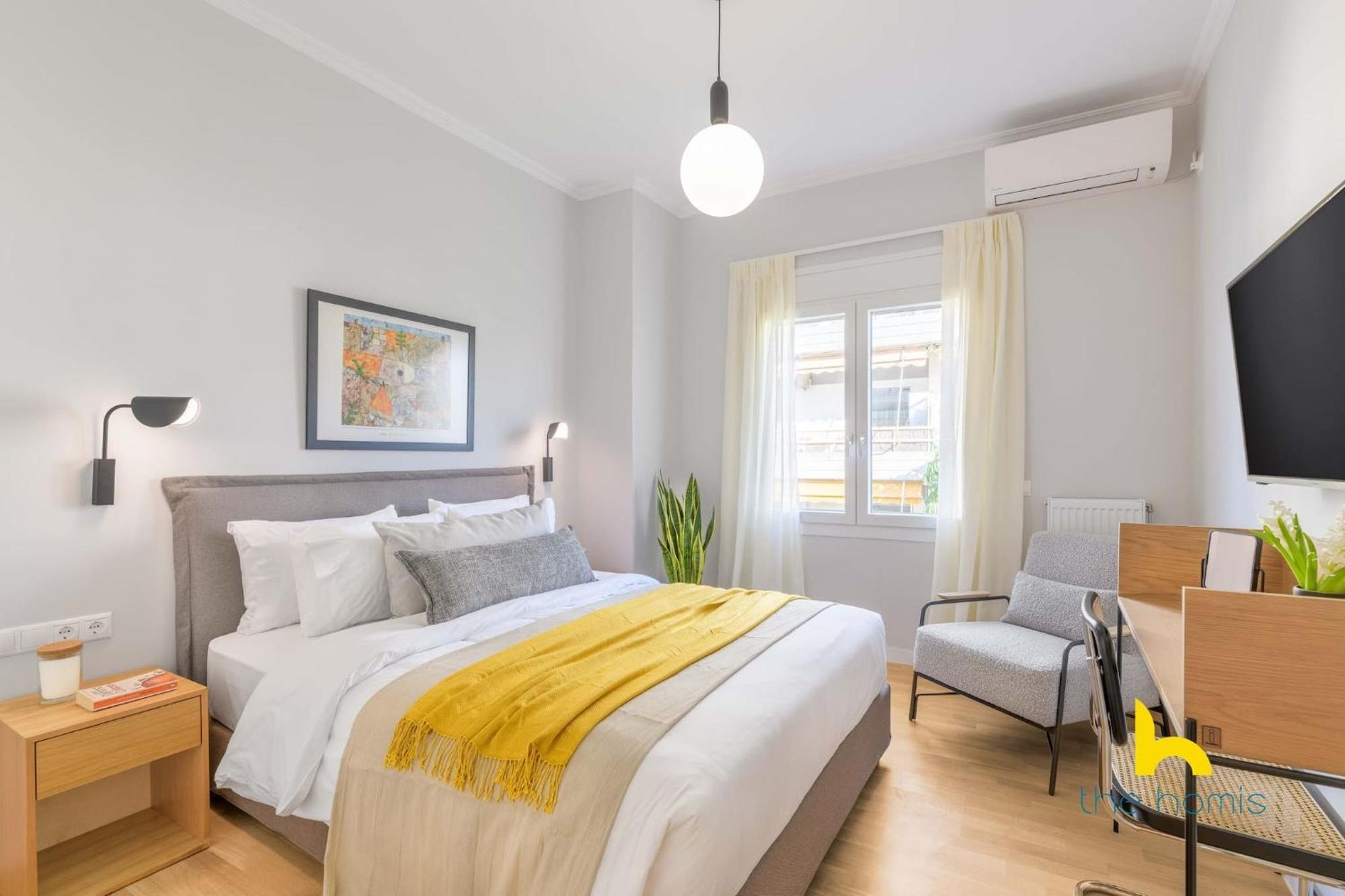Sun-Splashed 2-Bdr Corner Apartment With Hillside Views! أثينا المظهر الخارجي الصورة